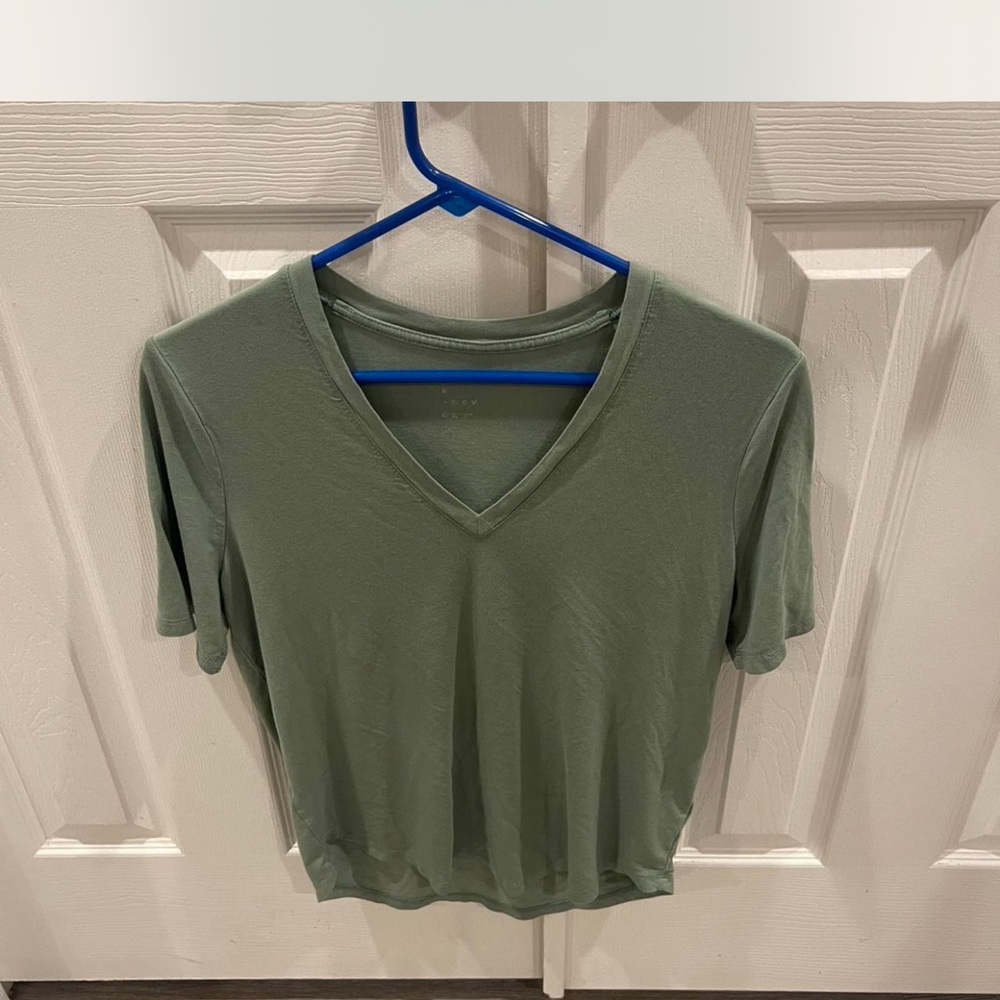 Sleek Olive V-Neck Short Sleeve Top